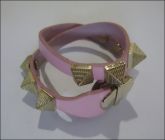 Pulseira couro rosa com spikes