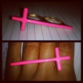 Anel cruz pink neon